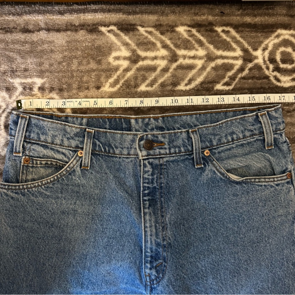 Vintage Levi’s 550 Relaxed Tapered Denim - Picture 5 of 7